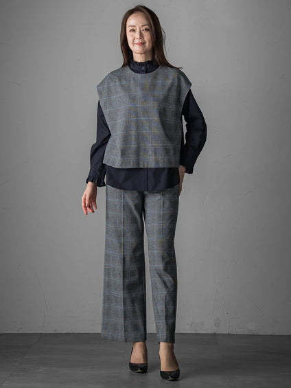 ネックフリルブラウス