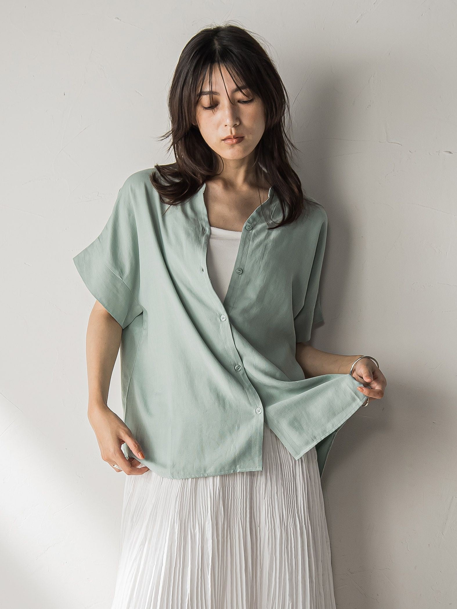 【WEB限定】バンドカラーリネンライクシャツ≪洗濯機で洗える≫