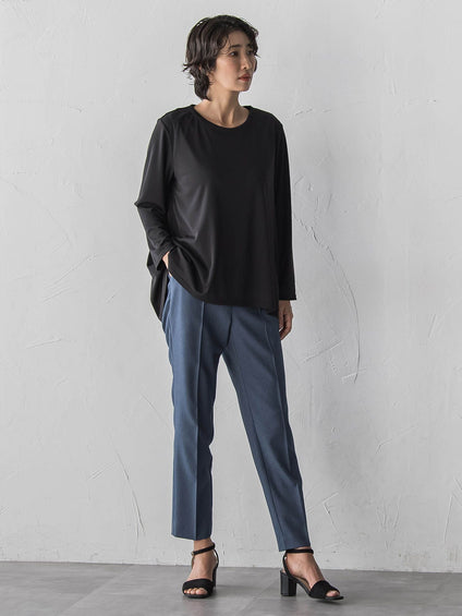 “ブラウスのように着られる”さらさらストレッチトップス