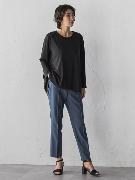 “ブラウスのように着られる”さらさらストレッチトップス