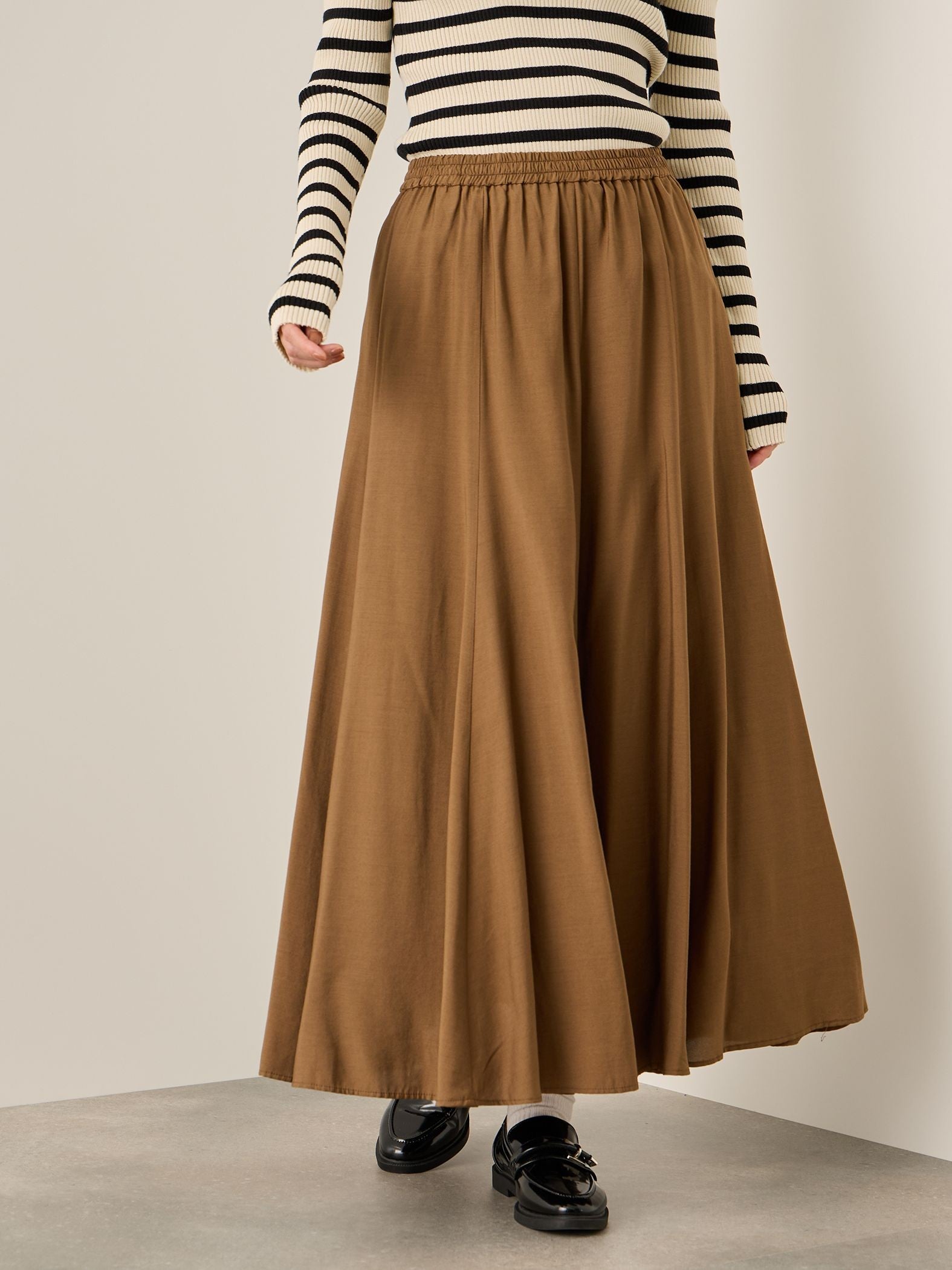 フローイングウールサーキュラースカート