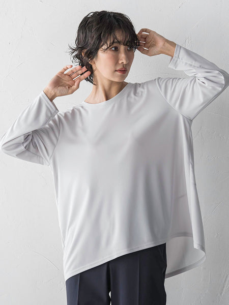 “ブラウスのように着られる”さらさらストレッチトップス