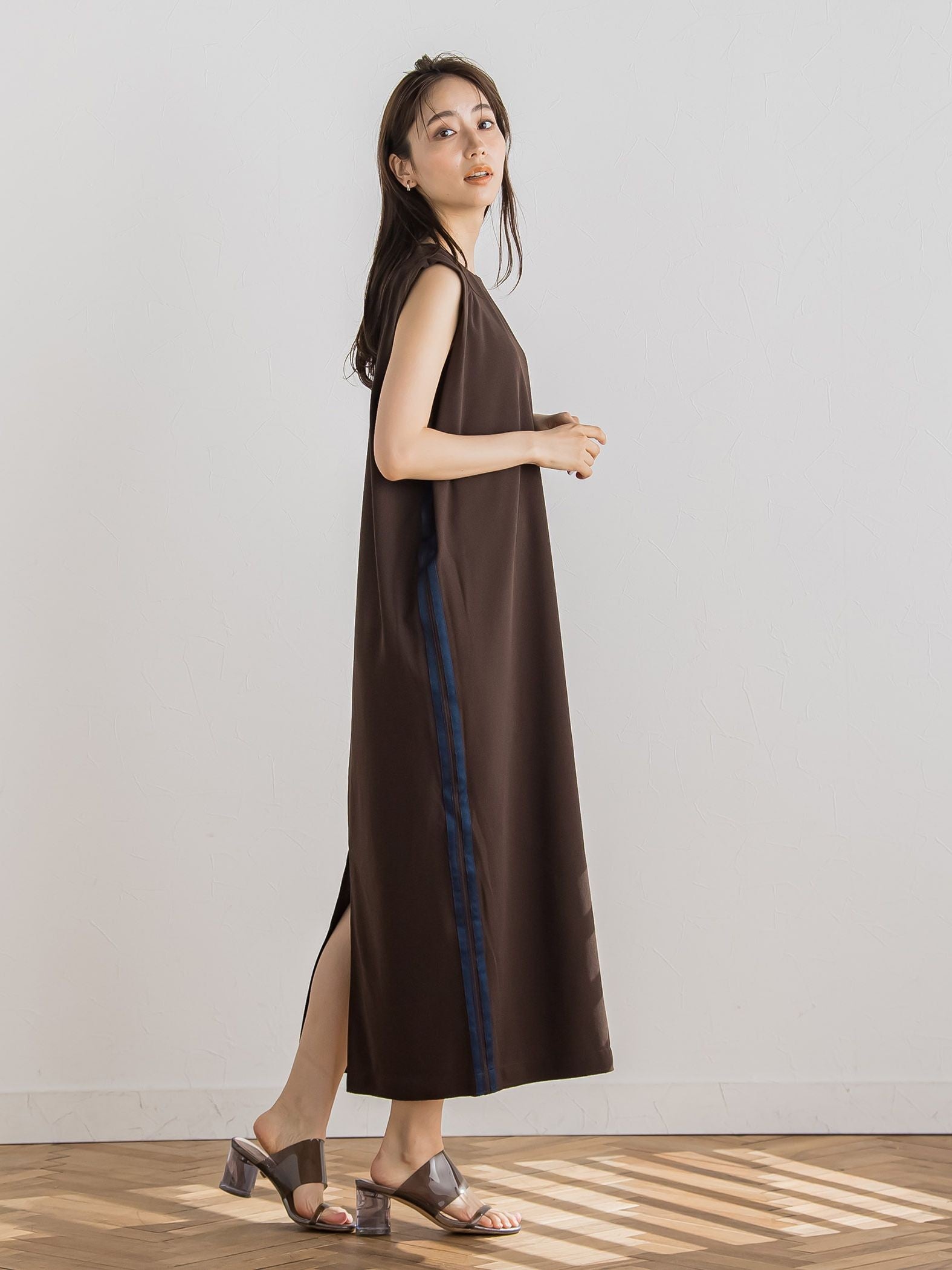 【WEB限定】カットジョーゼットサイドラインワンピース≪洗濯機で洗える≫