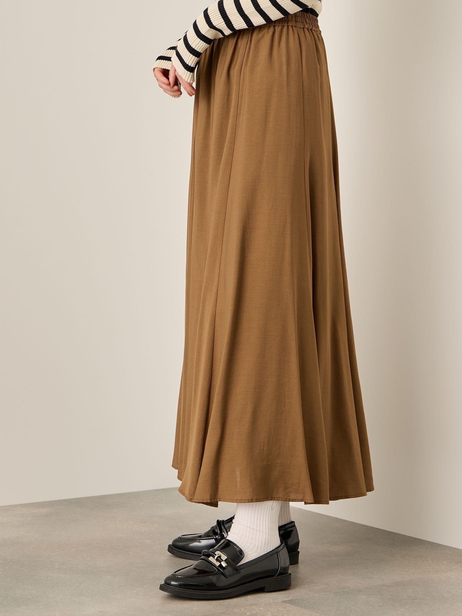 フローイングウールサーキュラースカート