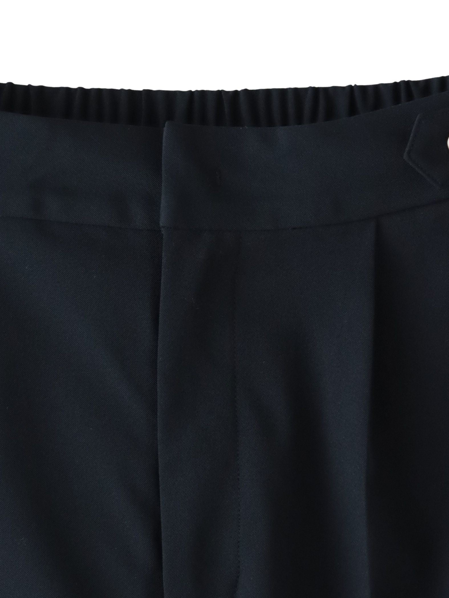 美シルエットテーパードパンツ