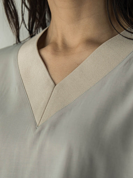 シャンブレーワイドスリーブVネックブラウス