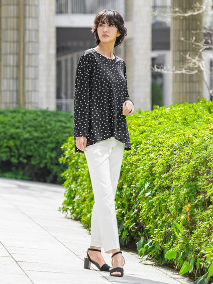 “ブラウスのように着られる”さらさらストレッチトップス