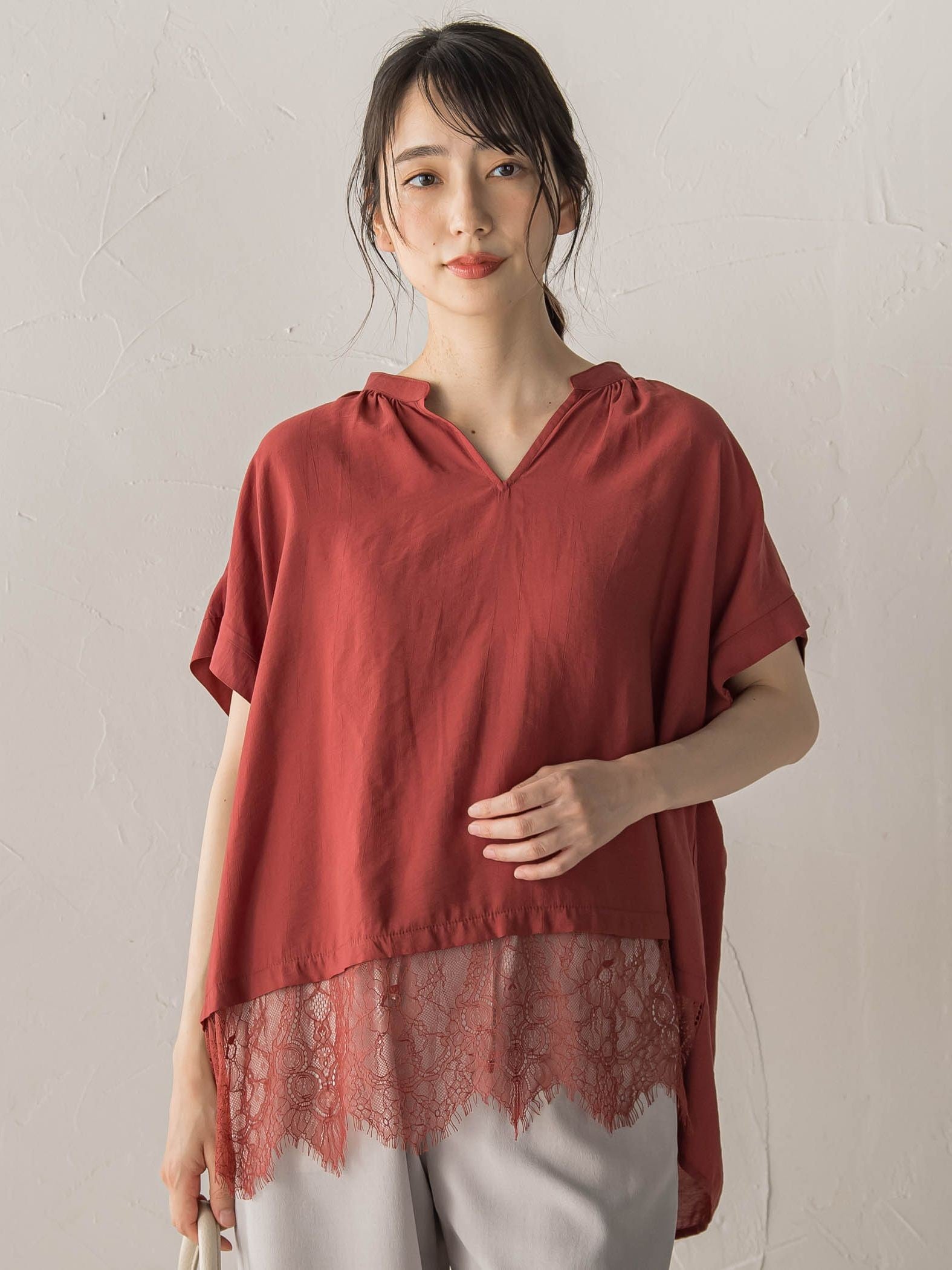 【WEB限定】キーネックレース切替ブラウス