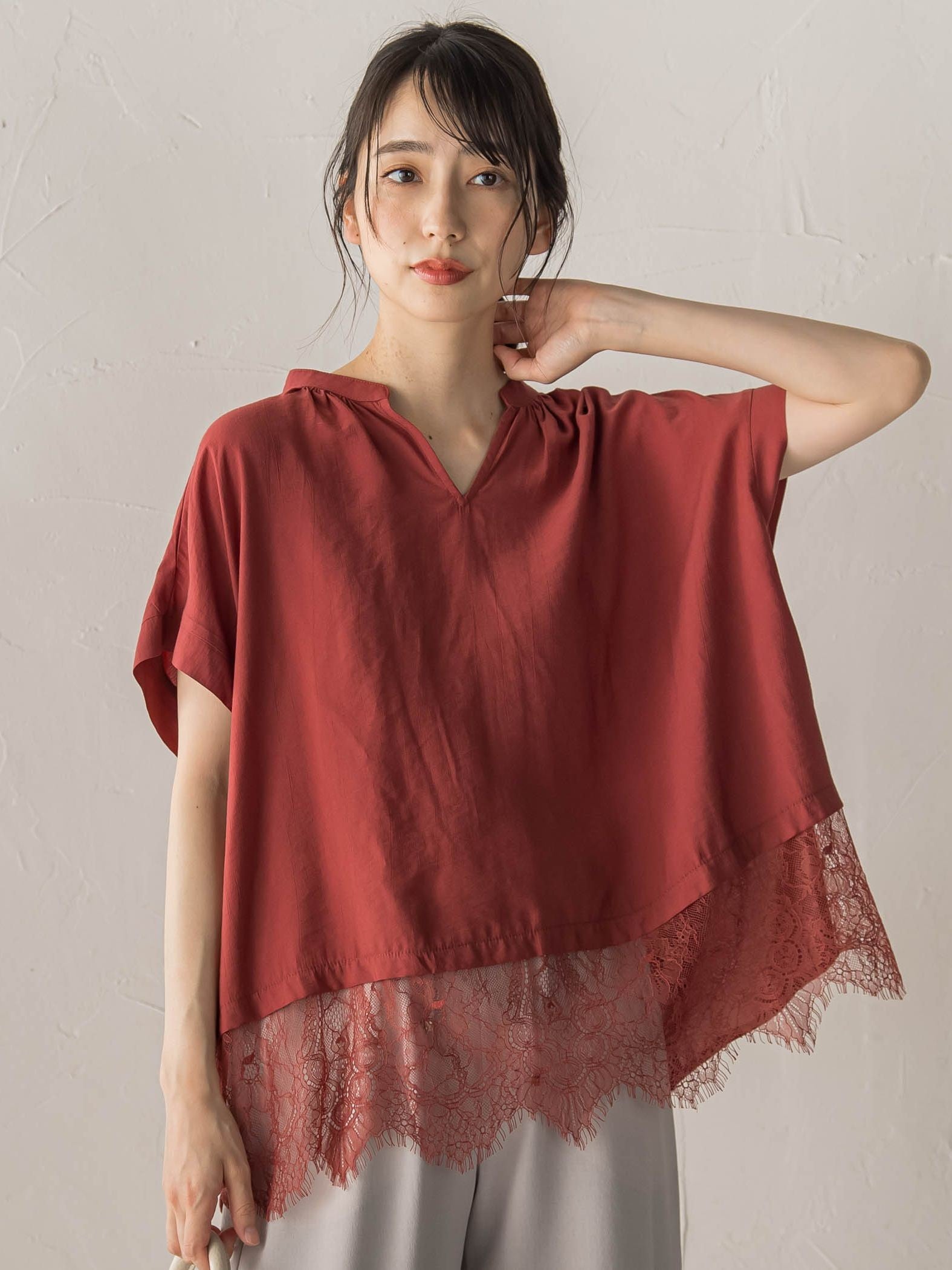 【WEB限定】キーネックレース切替ブラウス