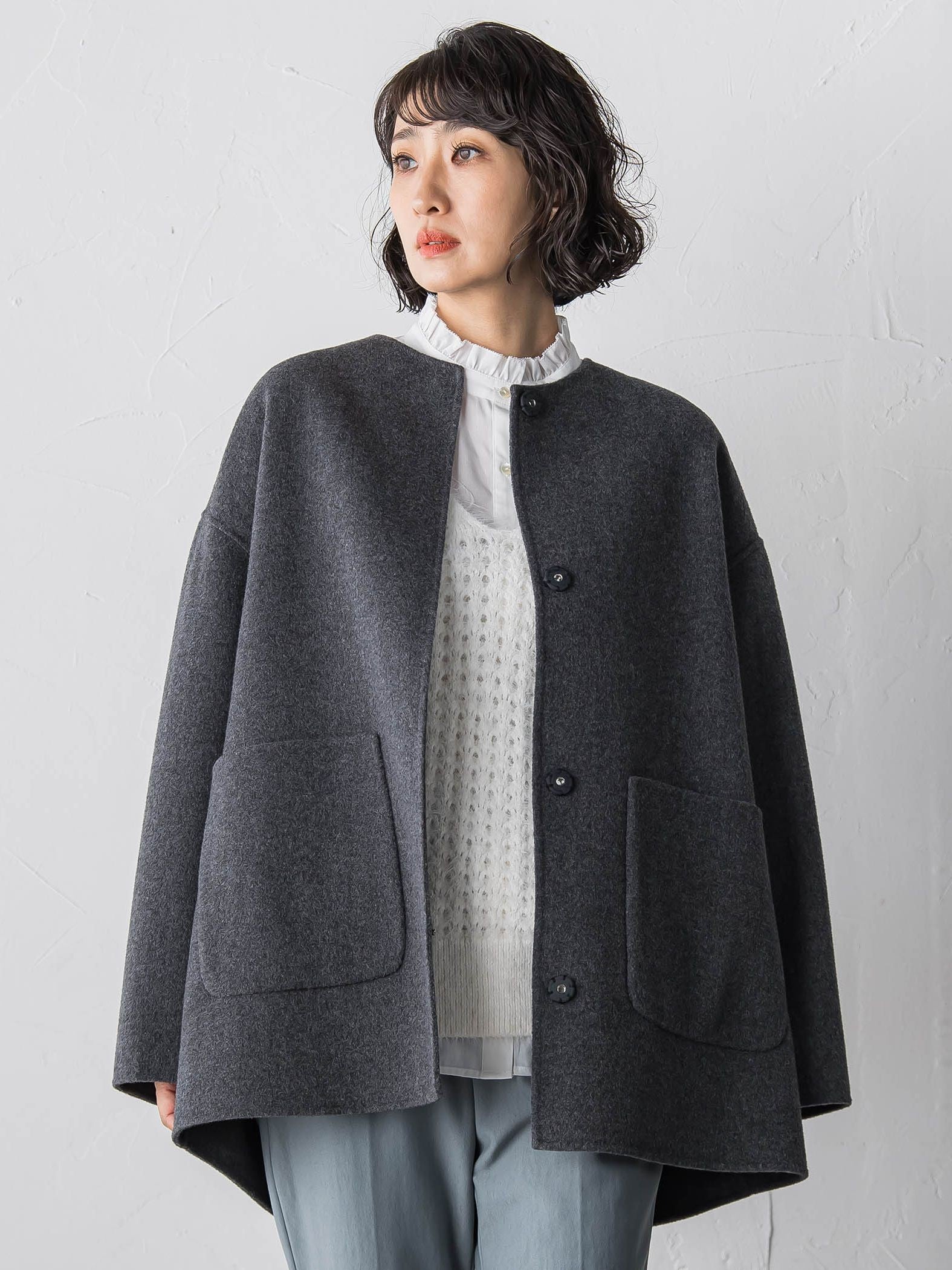 <極>”軽さと贅沢なぬくもり”ノーカラーリバーコート