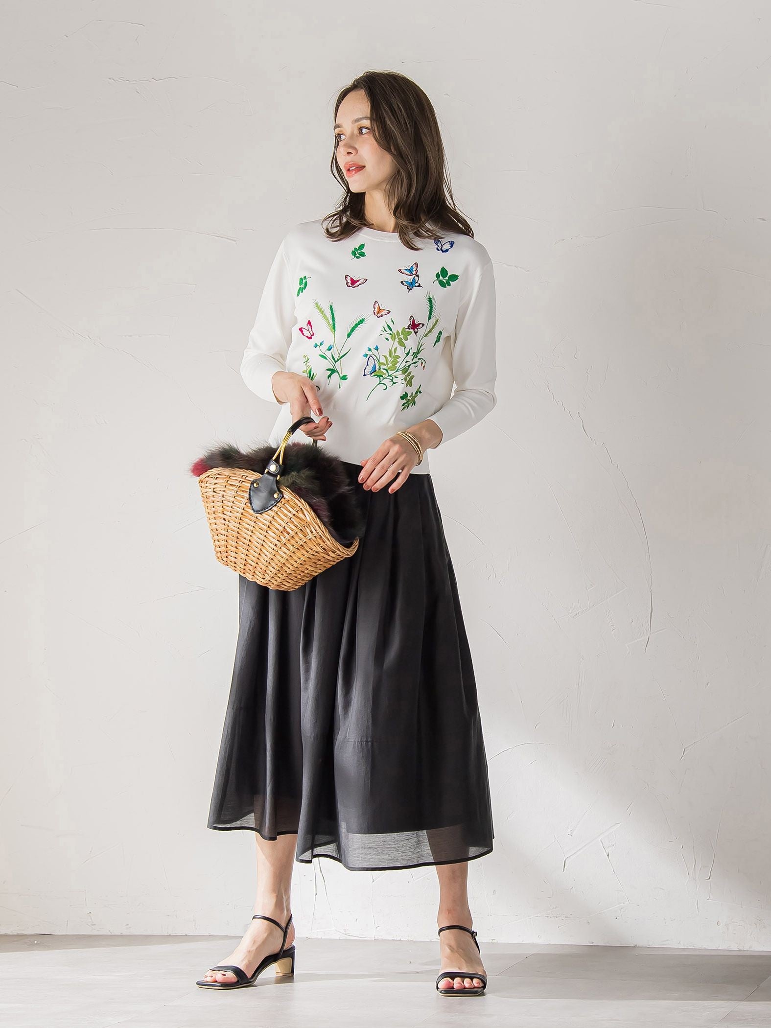 バタフライ刺繍ニット≪手洗い可能≫