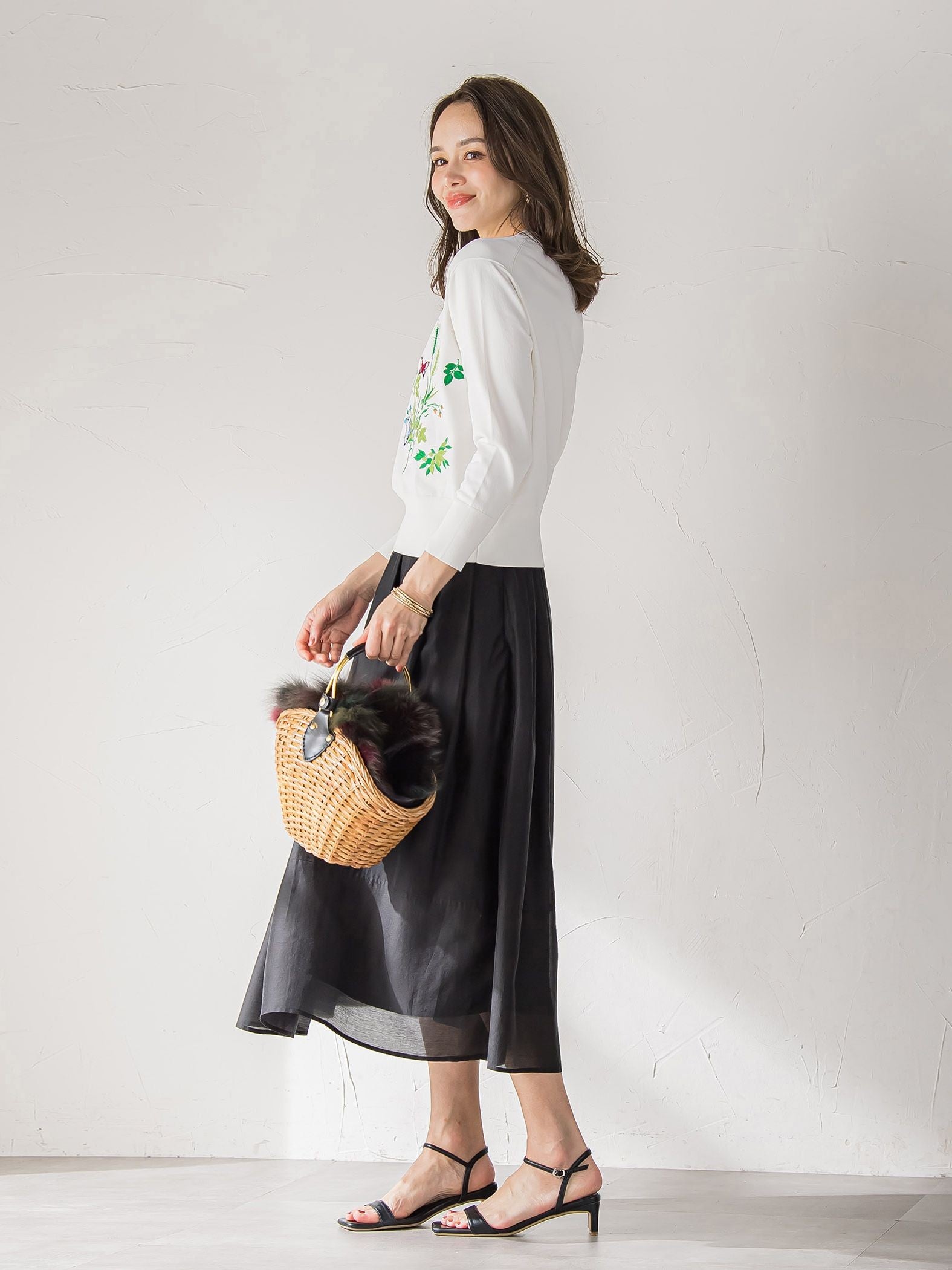 バタフライ刺繍ニット≪手洗い可能≫