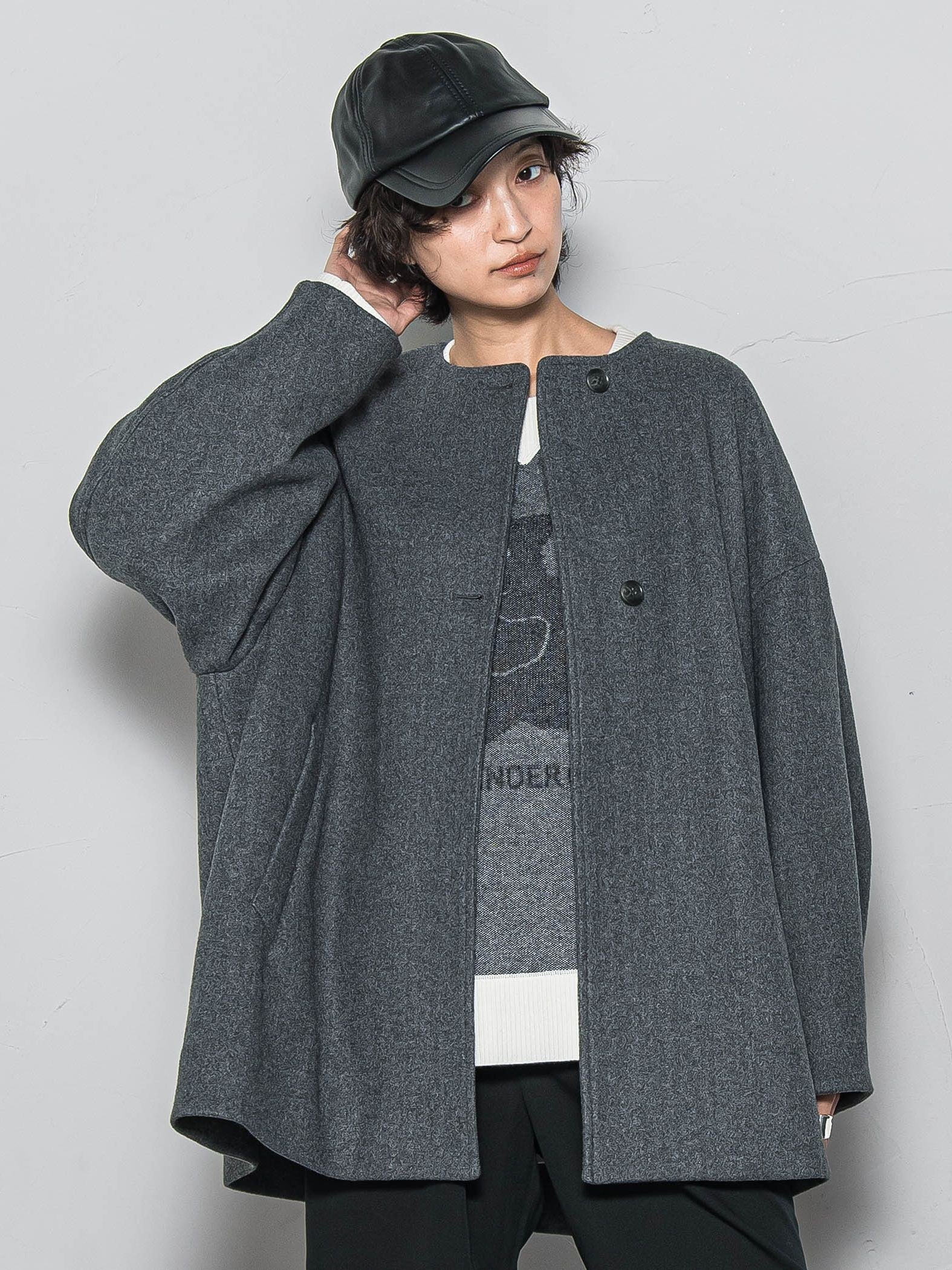 ライトジャージメルトンノーカラーミドルコート