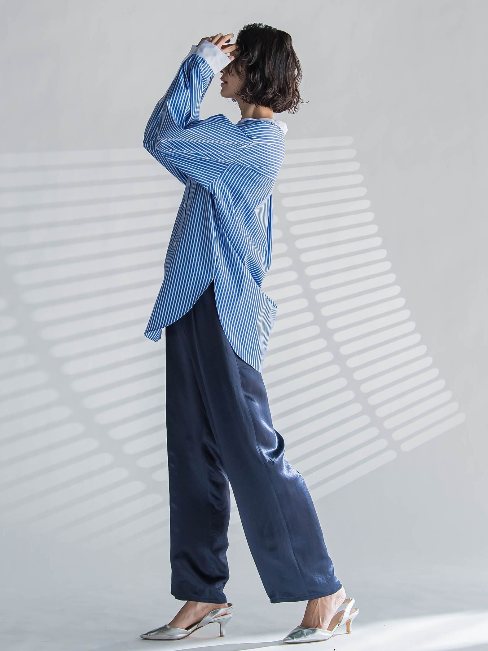 サテンストレートパンツ