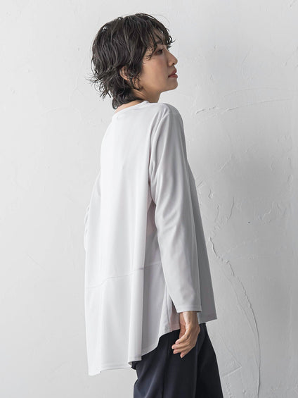 “ブラウスのように着られる”さらさらストレッチトップス