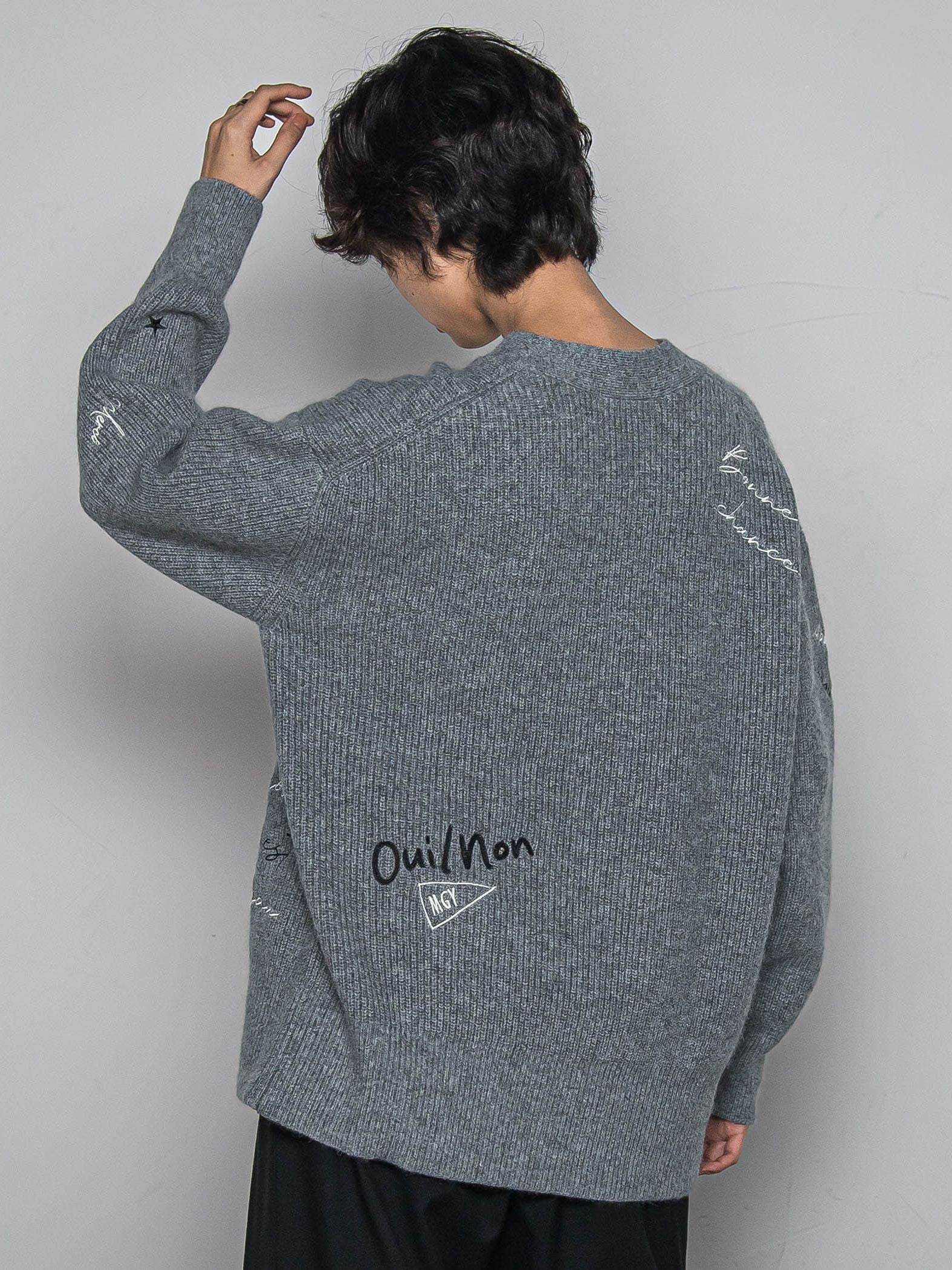 メッセージ刺繍Vネックニットプルオーバー≪手洗い可能≫