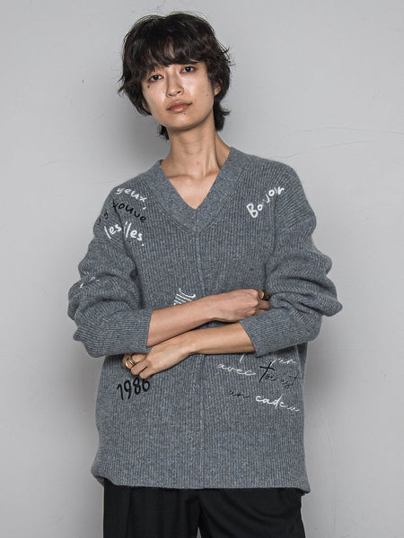 メッセージ刺繍Vネックニットプルオーバー≪手洗い可能≫