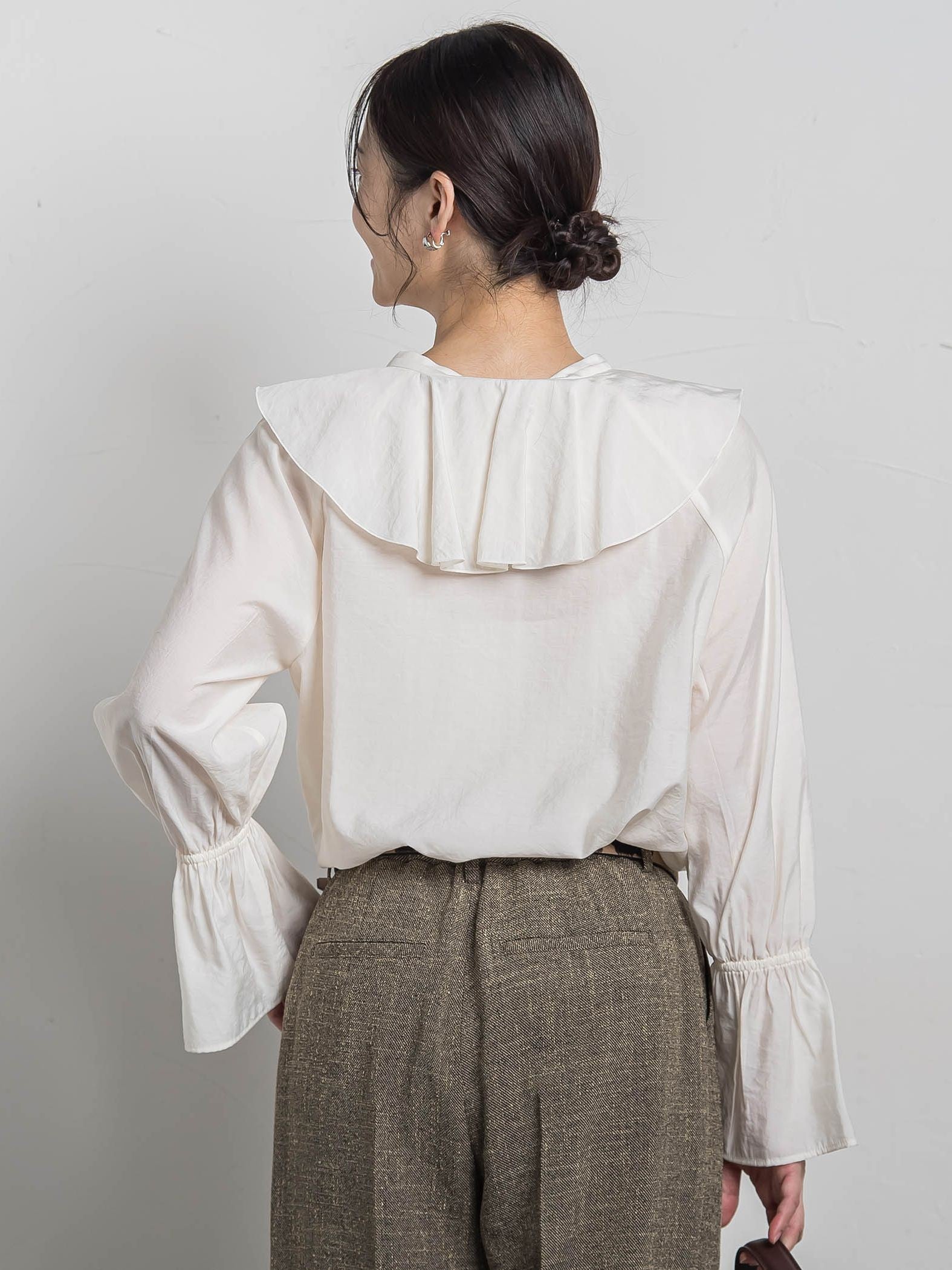 ラッフルレーヨンブラウス