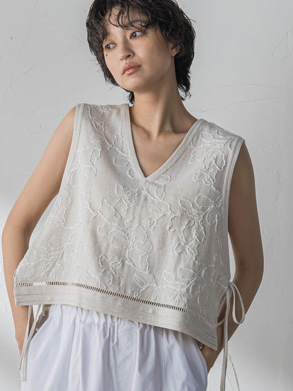 ボタニカル刺繍サイドリボンショートベスト