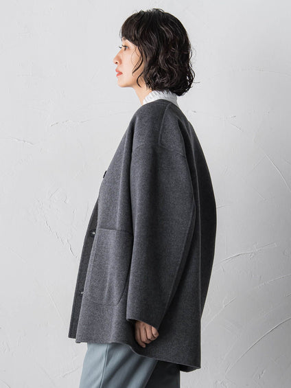 <極>”軽さと贅沢なぬくもり”ノーカラーリバーコート