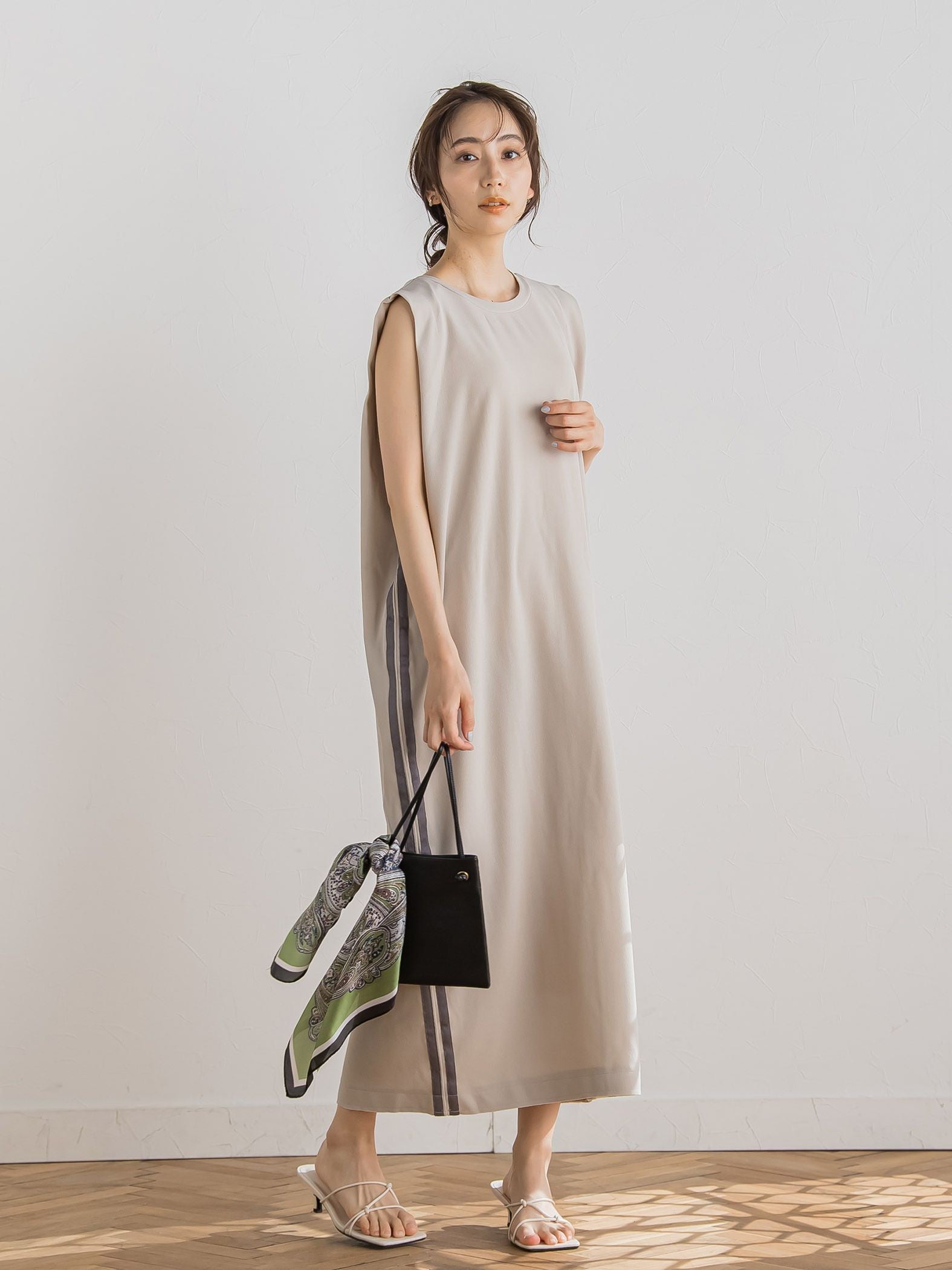 【WEB限定】カットジョーゼットサイドラインワンピース≪洗濯機で洗える≫