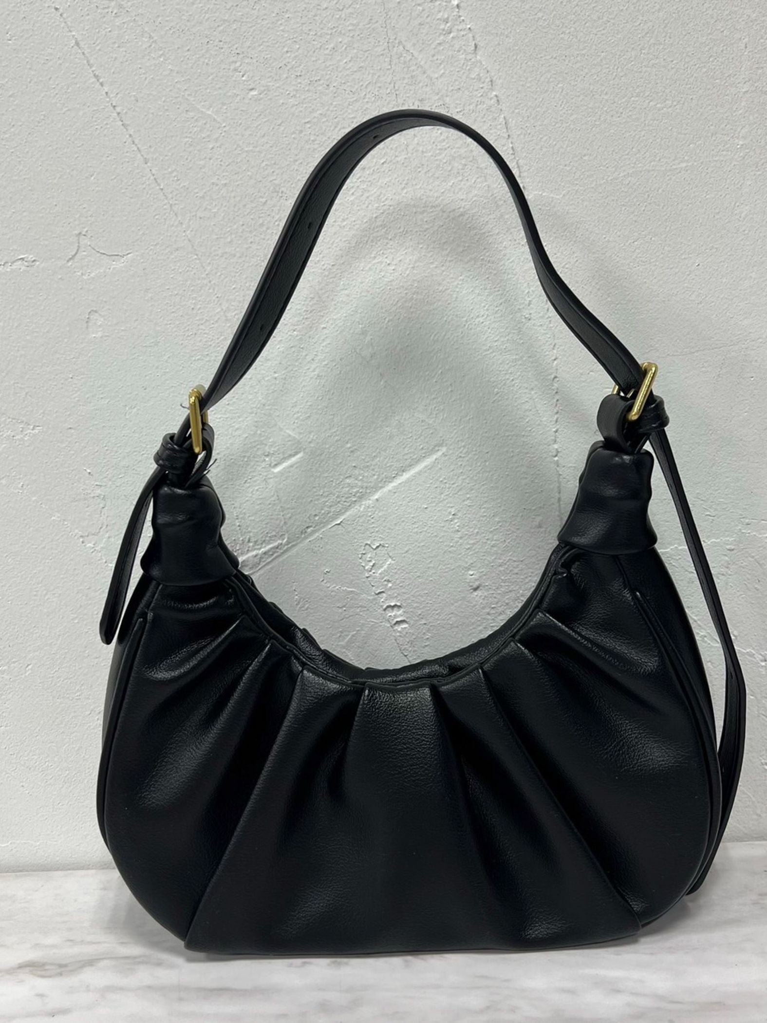 【KOREAN ITEM】フェイクレザー半月型ショルダーバッグ