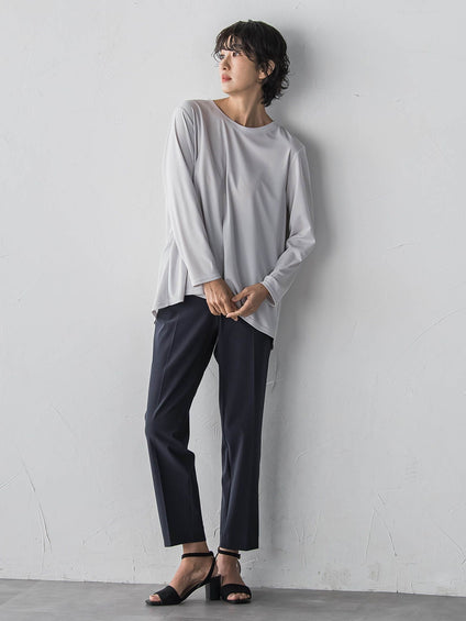 “ブラウスのように着られる”さらさらストレッチトップス