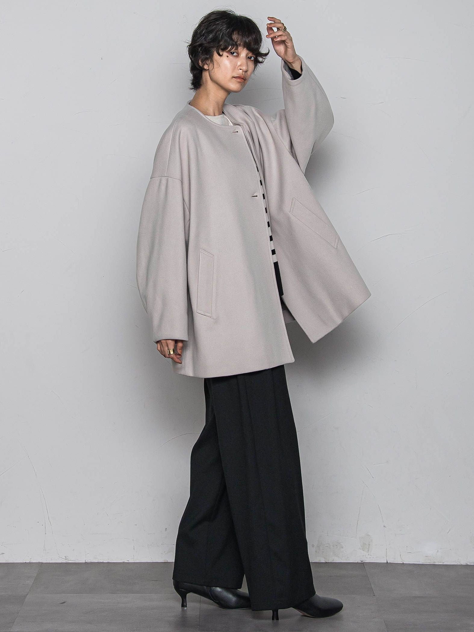 ライトジャージメルトンノーカラーミドルコート