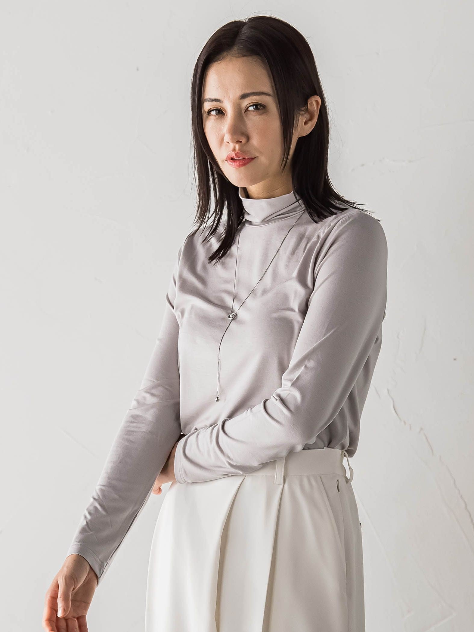 【WEB限定】吸湿発熱スムースタッチタートルカットソー