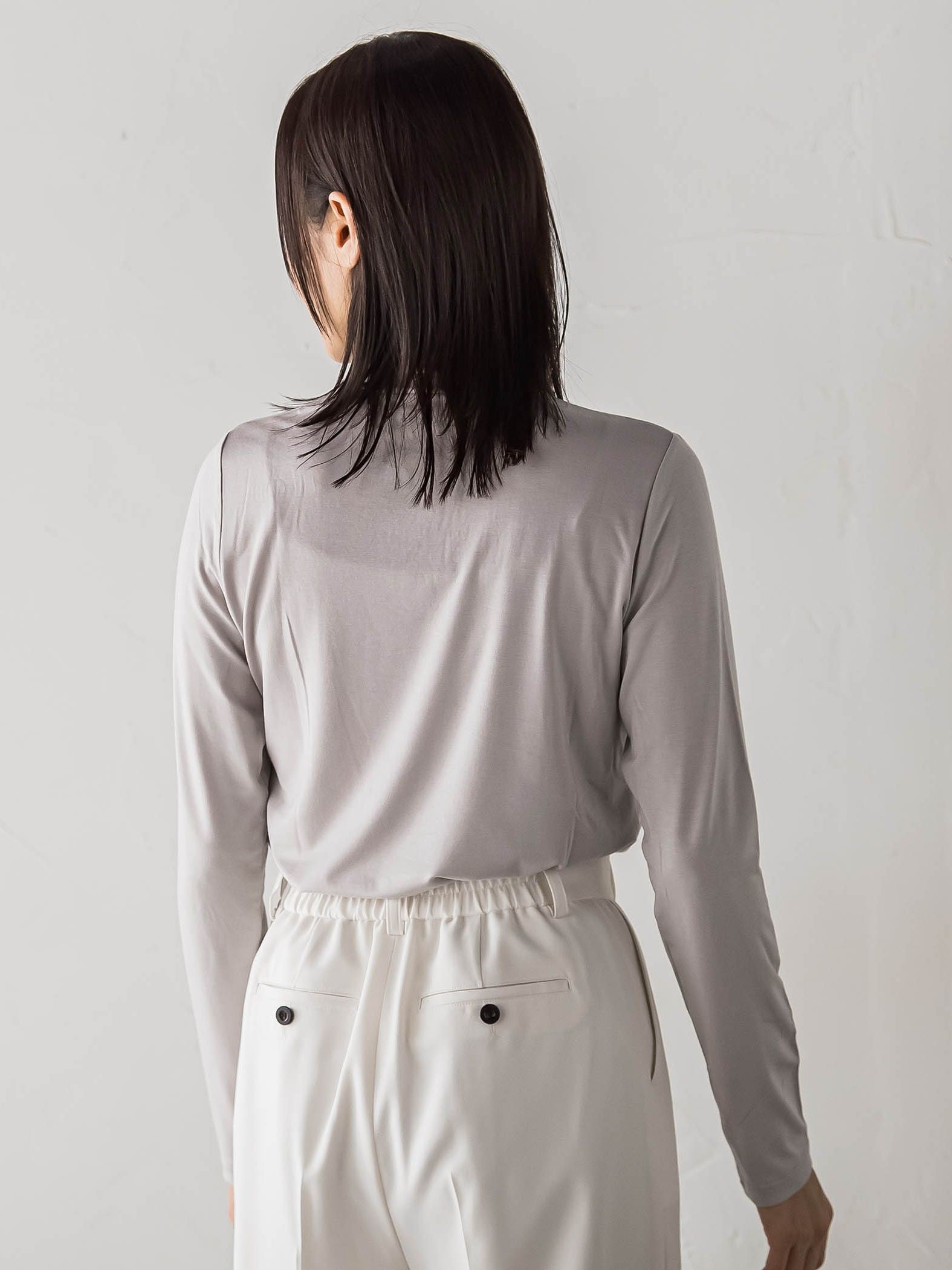 【WEB限定】吸湿発熱スムースストレッチタートルカットソー