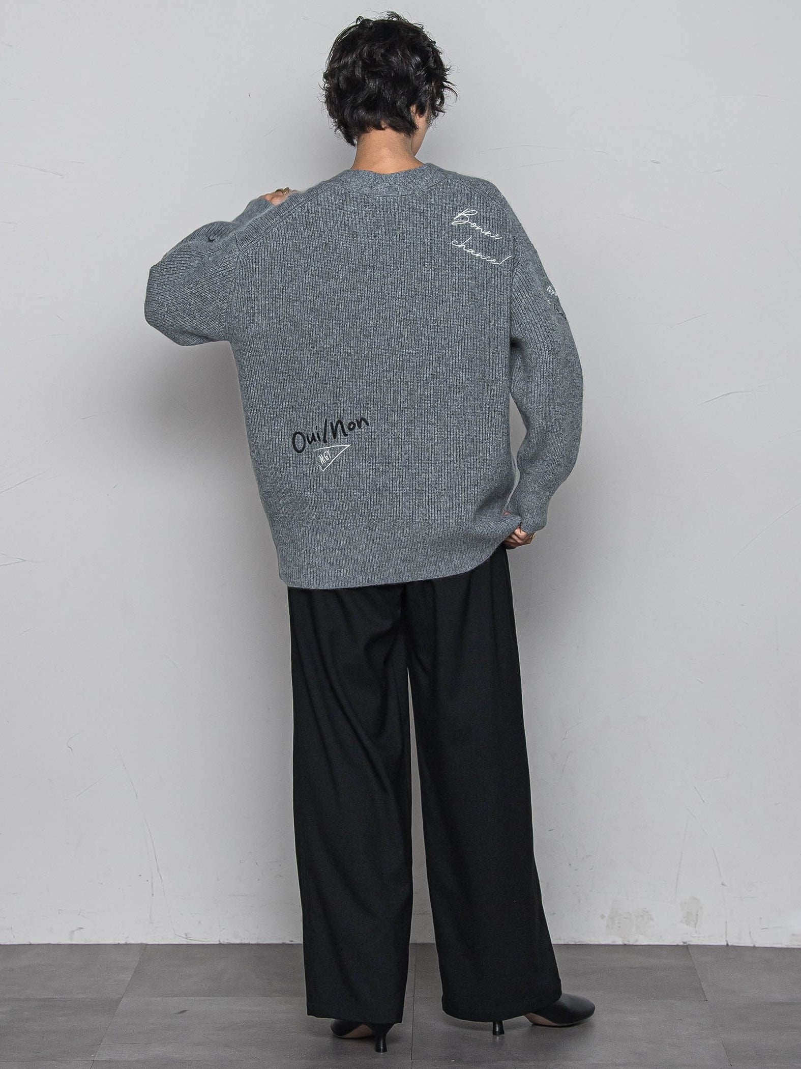 メッセージ刺繍Vネックニットプルオーバー≪手洗い可能≫