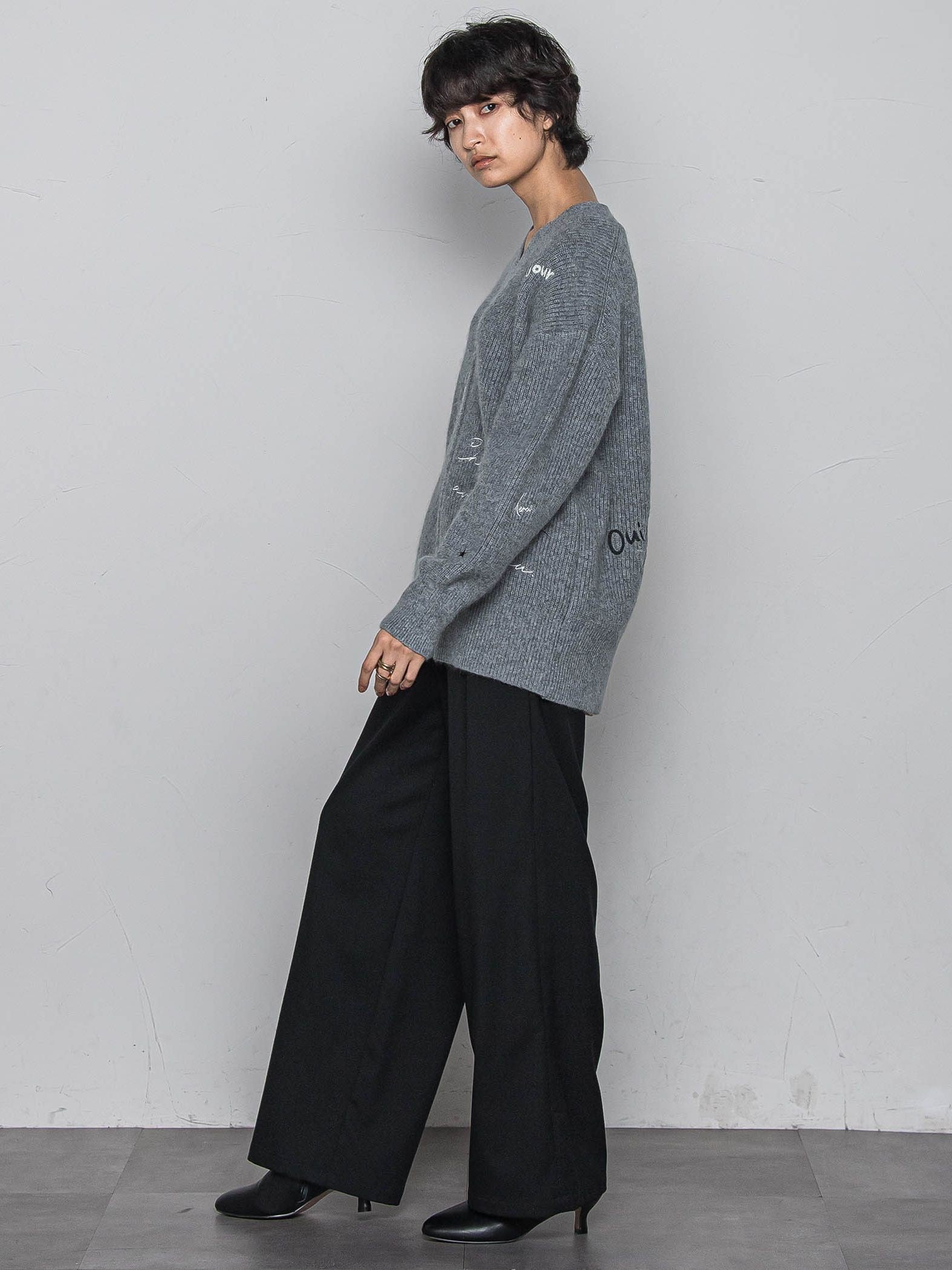 メッセージ刺繍Vネックニットプルオーバー≪手洗い可能≫