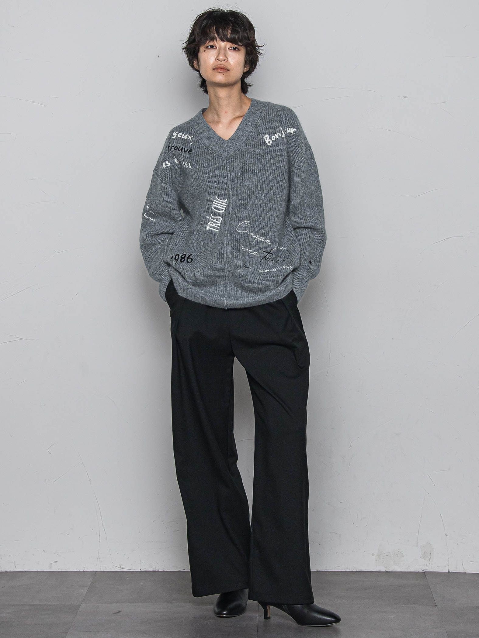 メッセージ刺繍Vネックニットプルオーバー≪手洗い可能≫