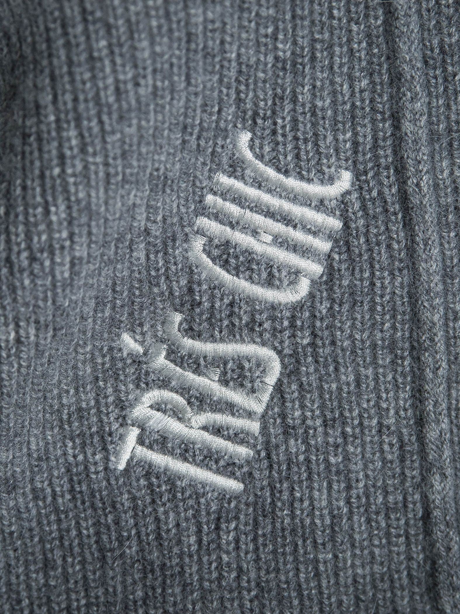 メッセージ刺繍Vネックニットプルオーバー≪手洗い可能≫