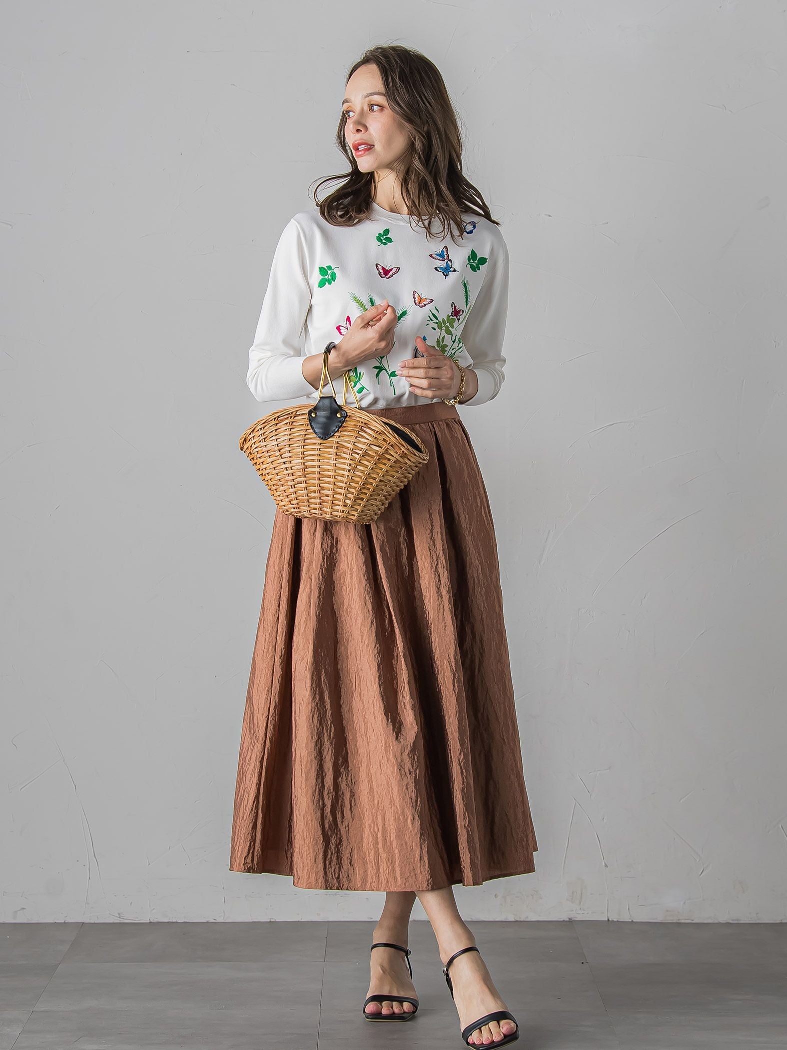 バタフライ刺繍ニット≪手洗い可能≫