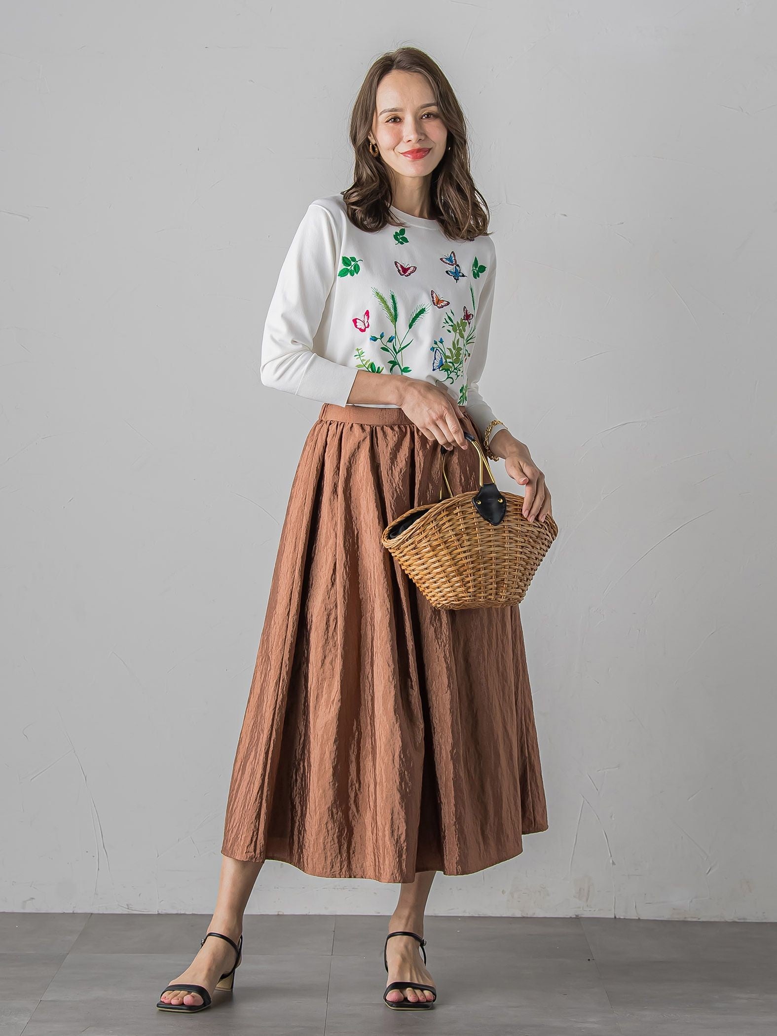 バタフライ刺繍ニット≪手洗い可能≫