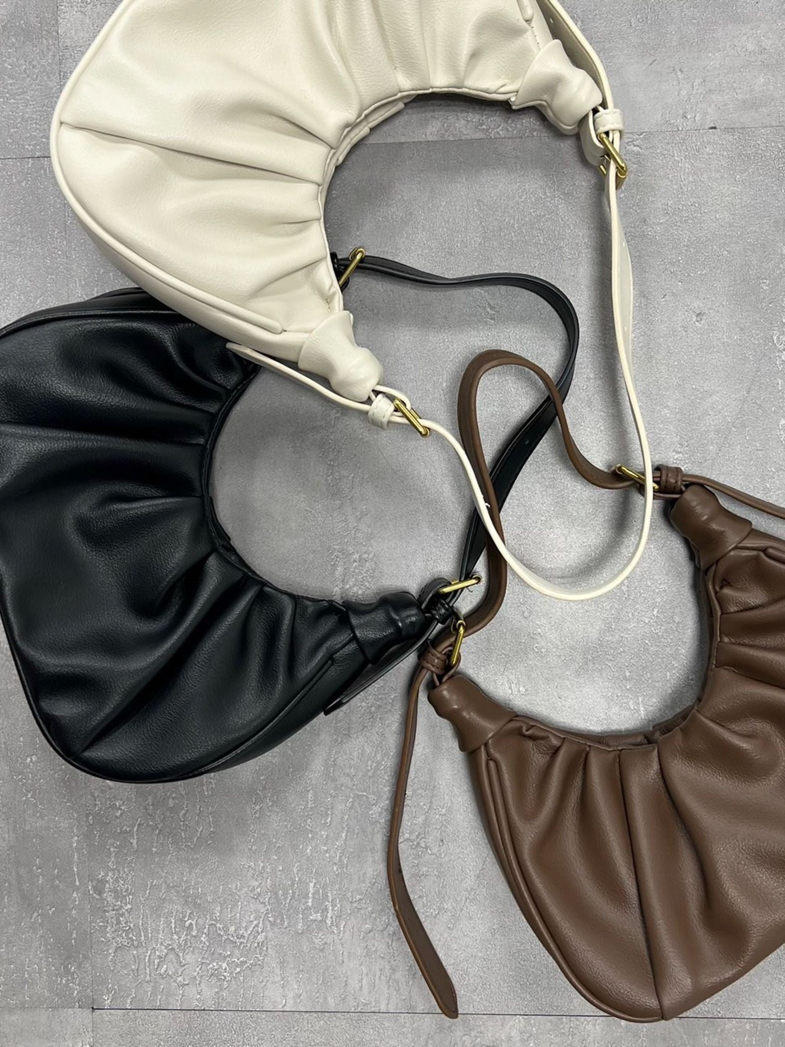 【KOREAN ITEM】フェイクレザー半月型ショルダーバッグ