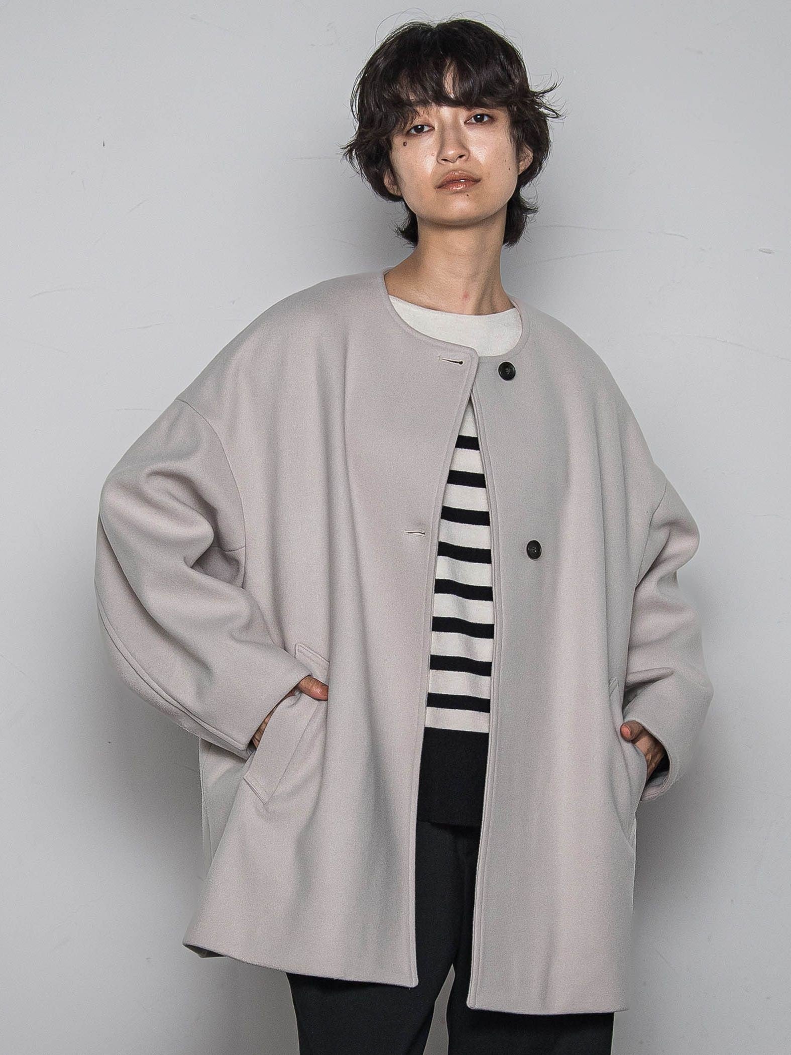 ライトジャージメルトンノーカラーミドルコート