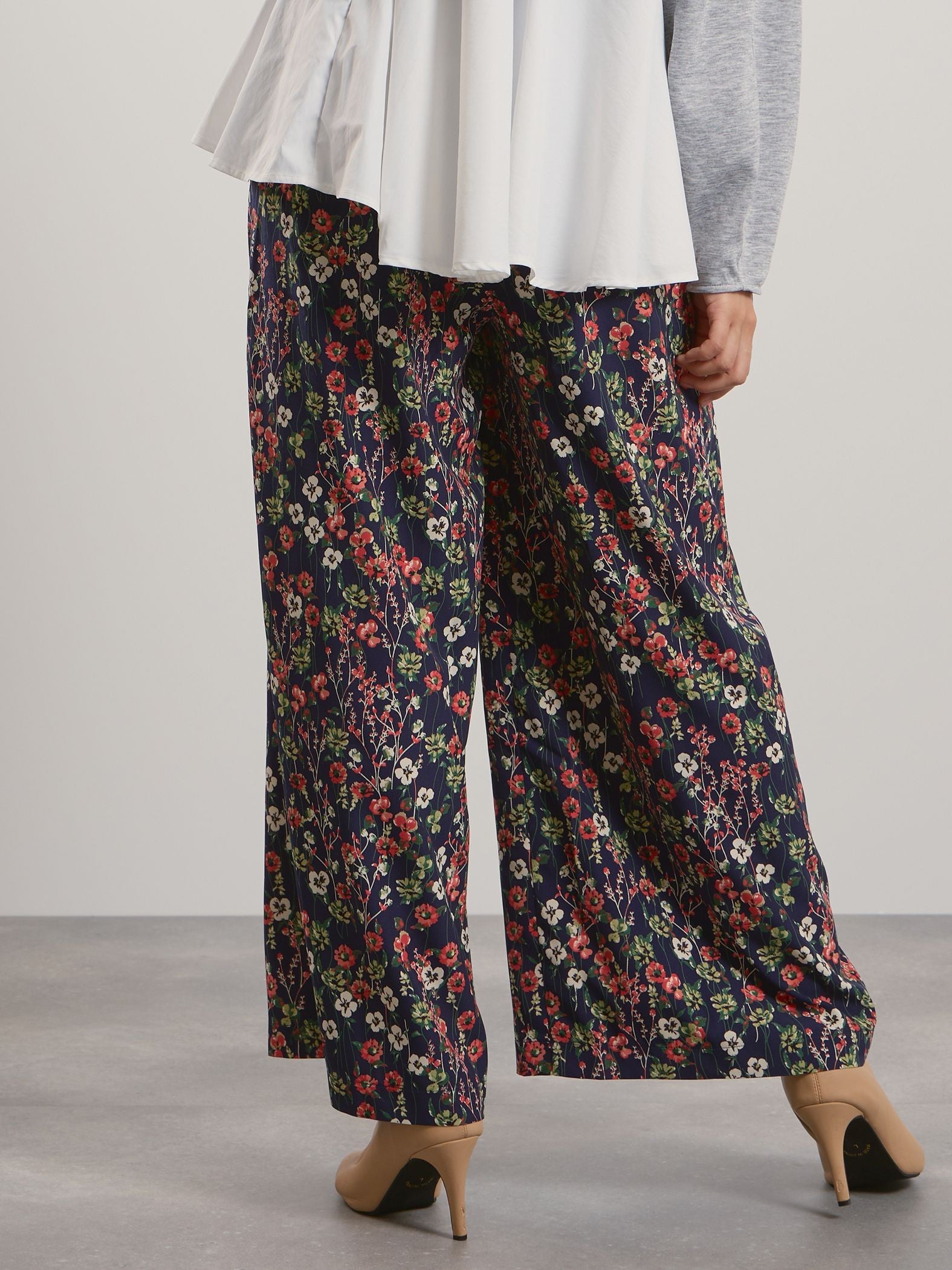 マルチフラワーイージーワイドパンツ≪手洗い可能≫