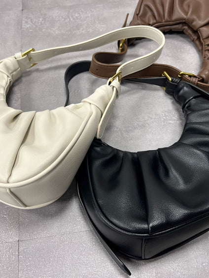 【KOREAN ITEM】フェイクレザー半月型ショルダーバッグ