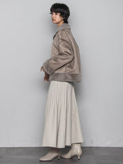 カジュアルだけど女っぽいフェイクムートンジャケット