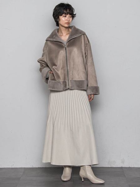 カジュアルだけど女っぽいフェイクムートンジャケット