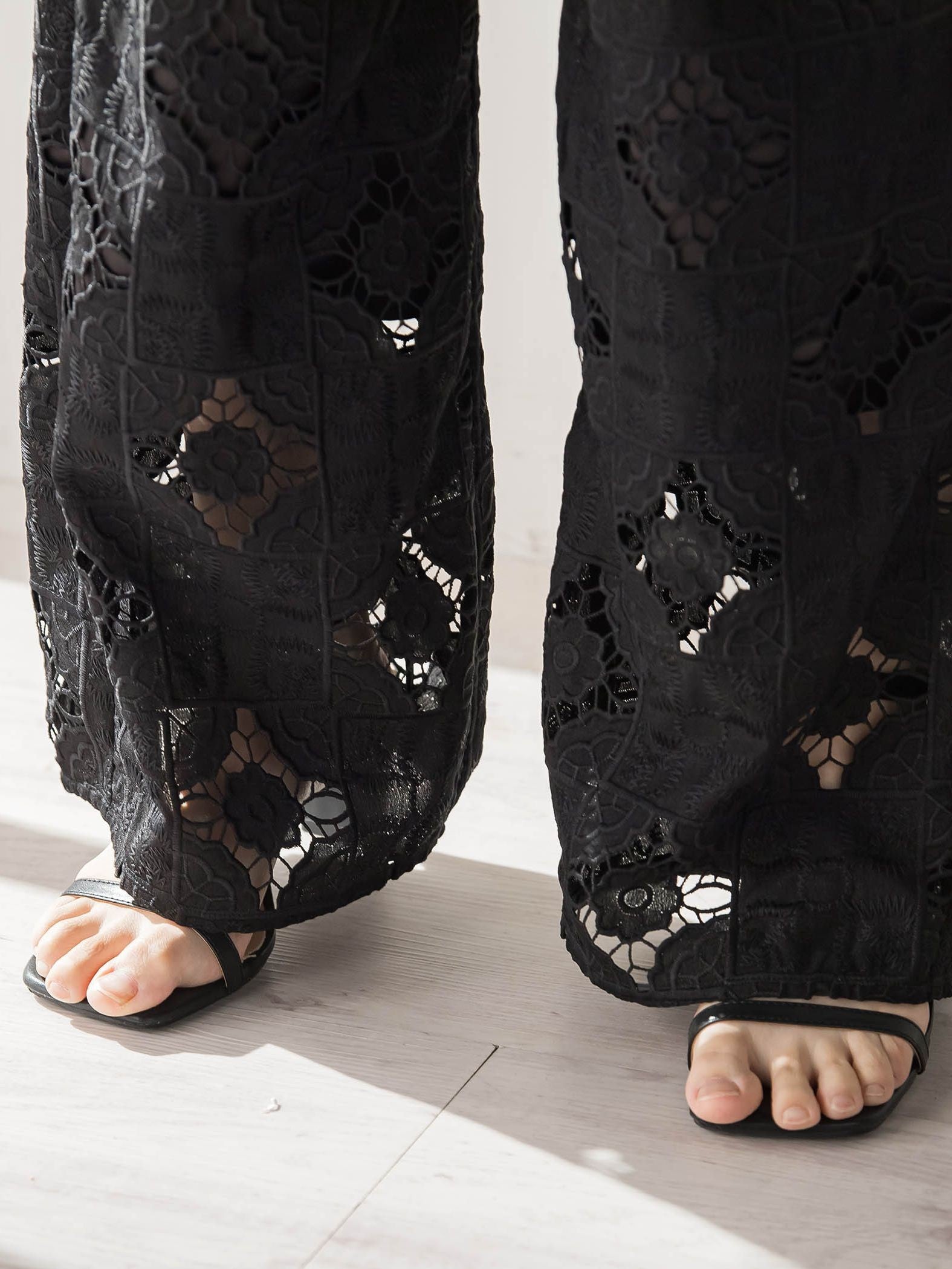 カットワーク刺繍レースパンツ