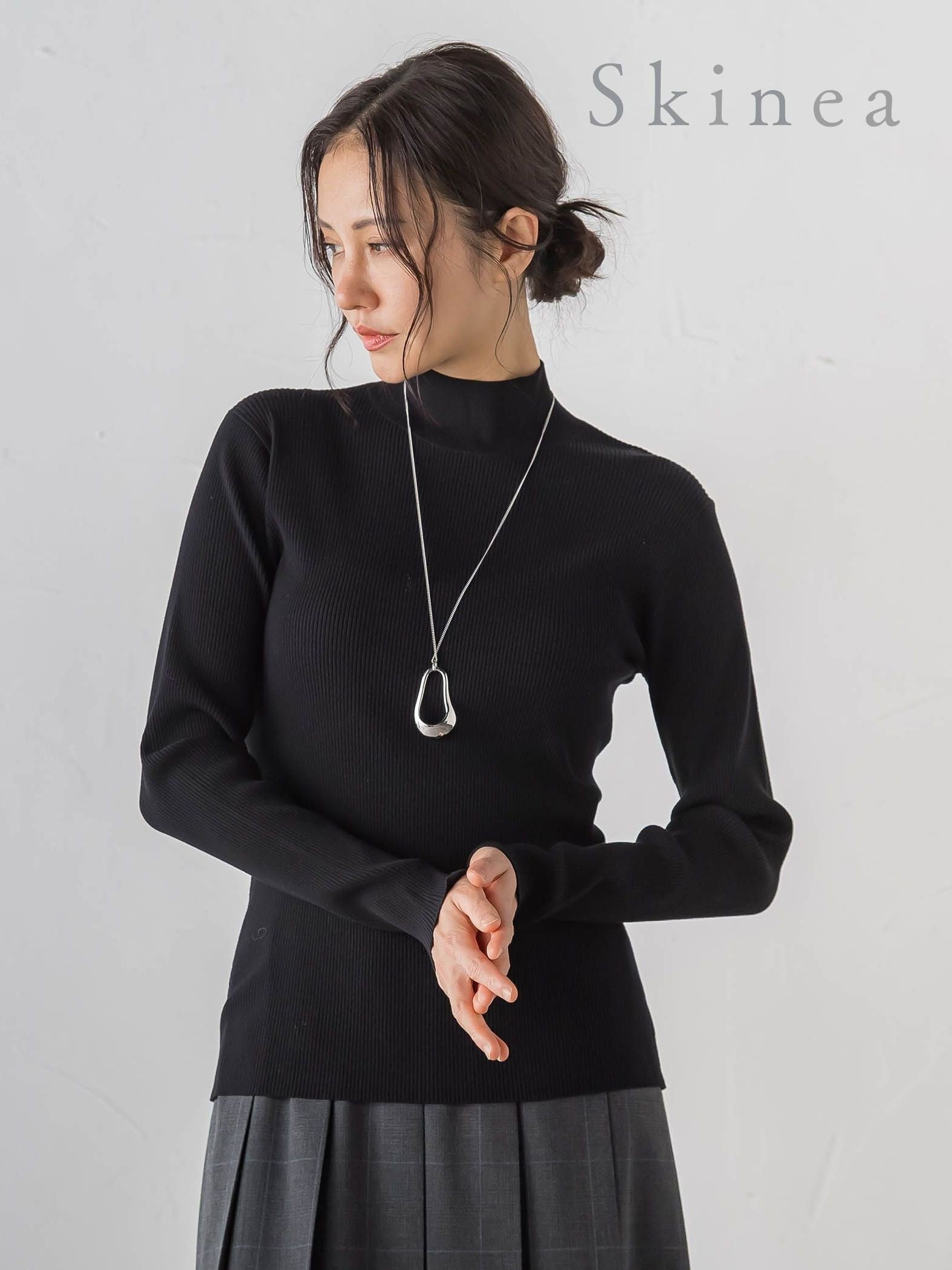 【Skinea】≪着るスキンケア≫リブハイネックニット