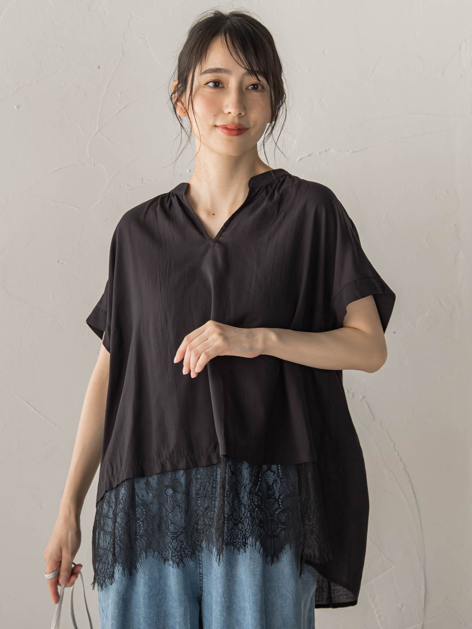 【WEB限定】キーネックレース切替ブラウス