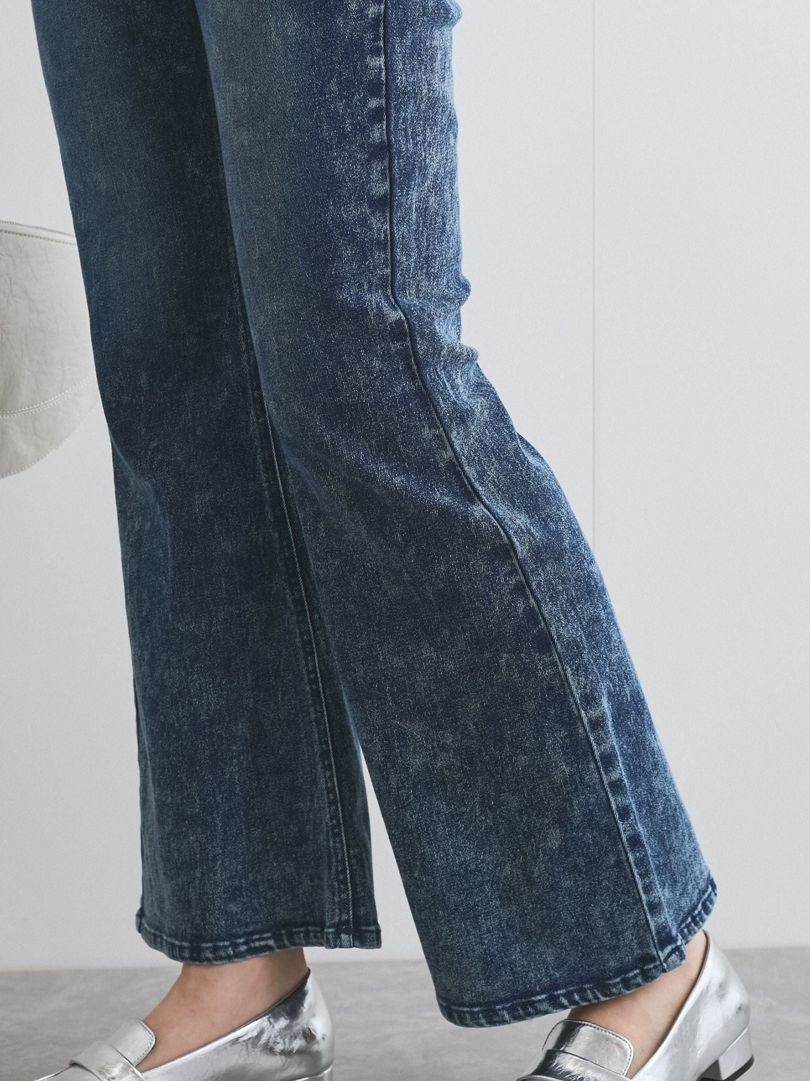 ケミカルデニムフレアパンツ≪洗濯機で洗える≫