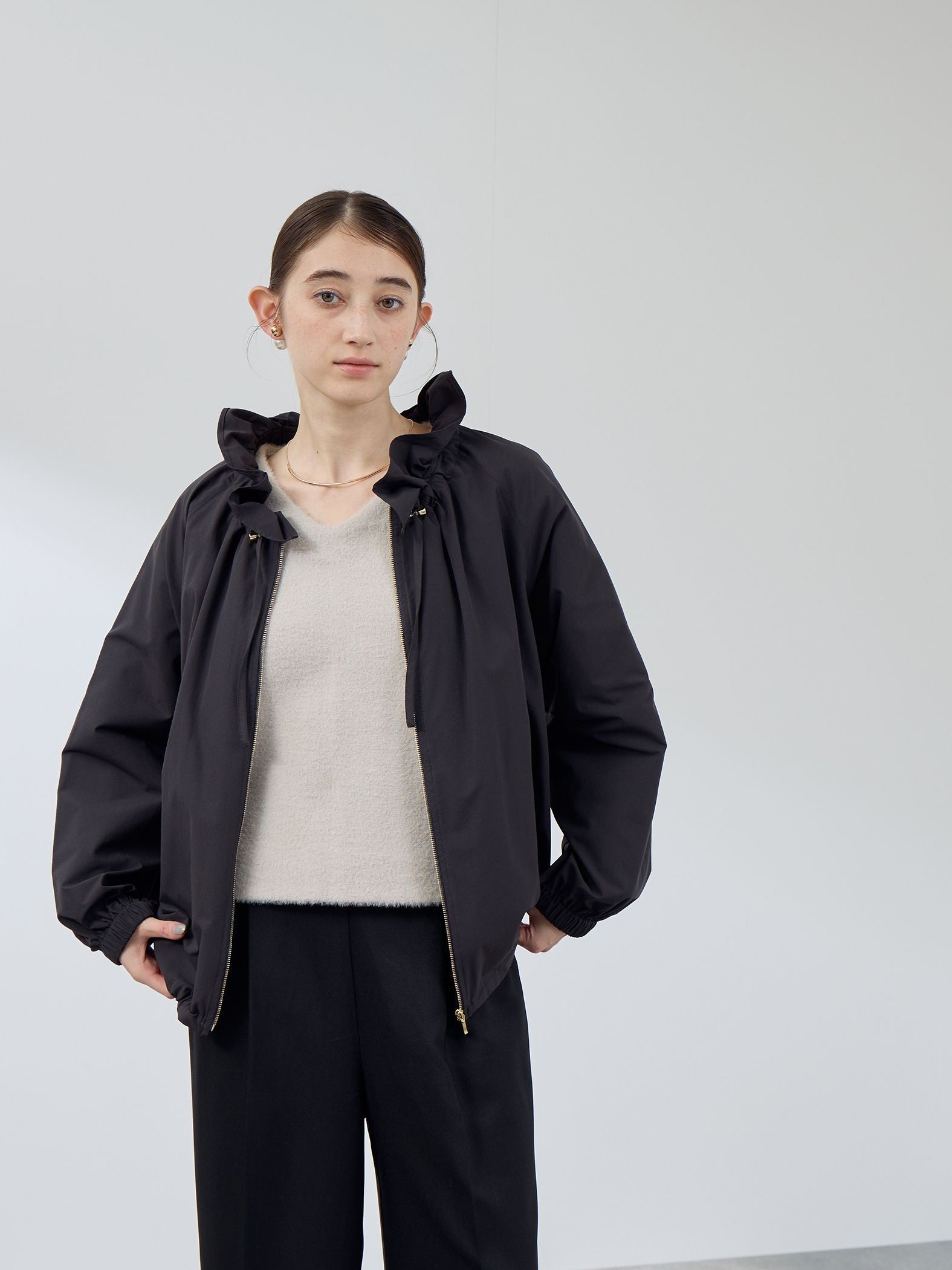 2WAYサーブルクロスフリルネックブルゾン