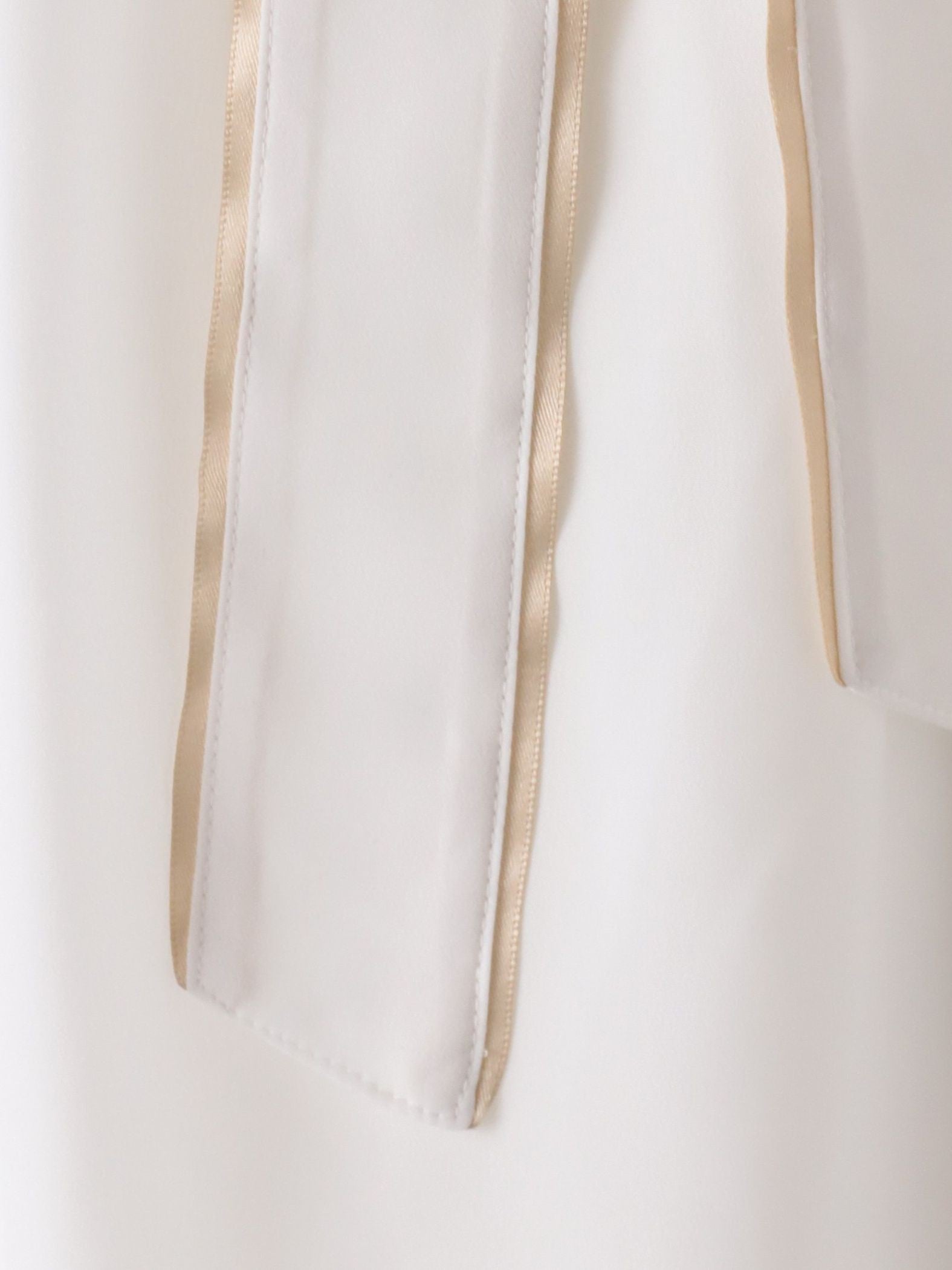 フェミニッシュデシンブラウス