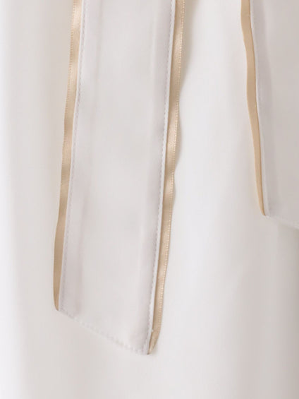 フェミニッシュデシンブラウス