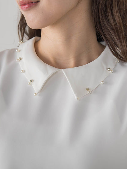 衿ビジューブラウス